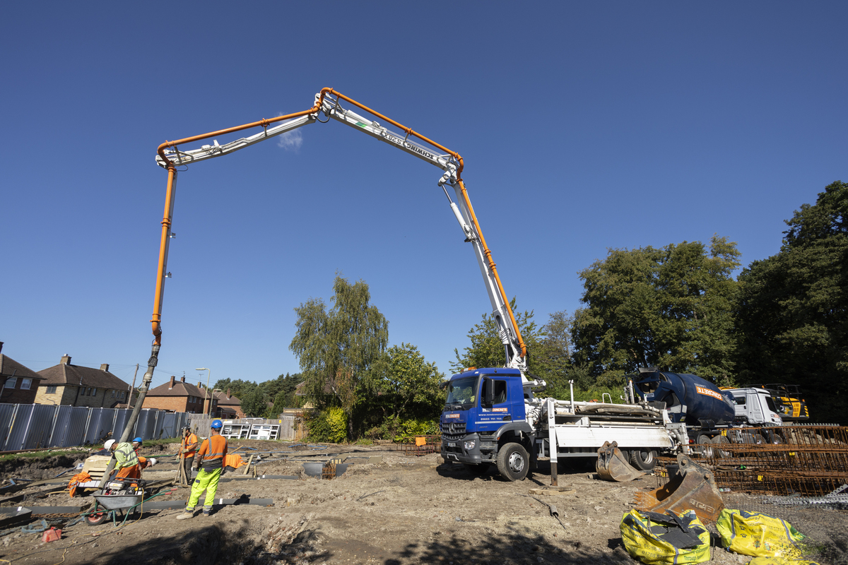 You are currently viewing What Is A Concrete Pump? How Does A Concrete Pump Work?